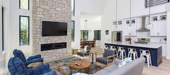 Expansive Modern Loft House Sleeps 12