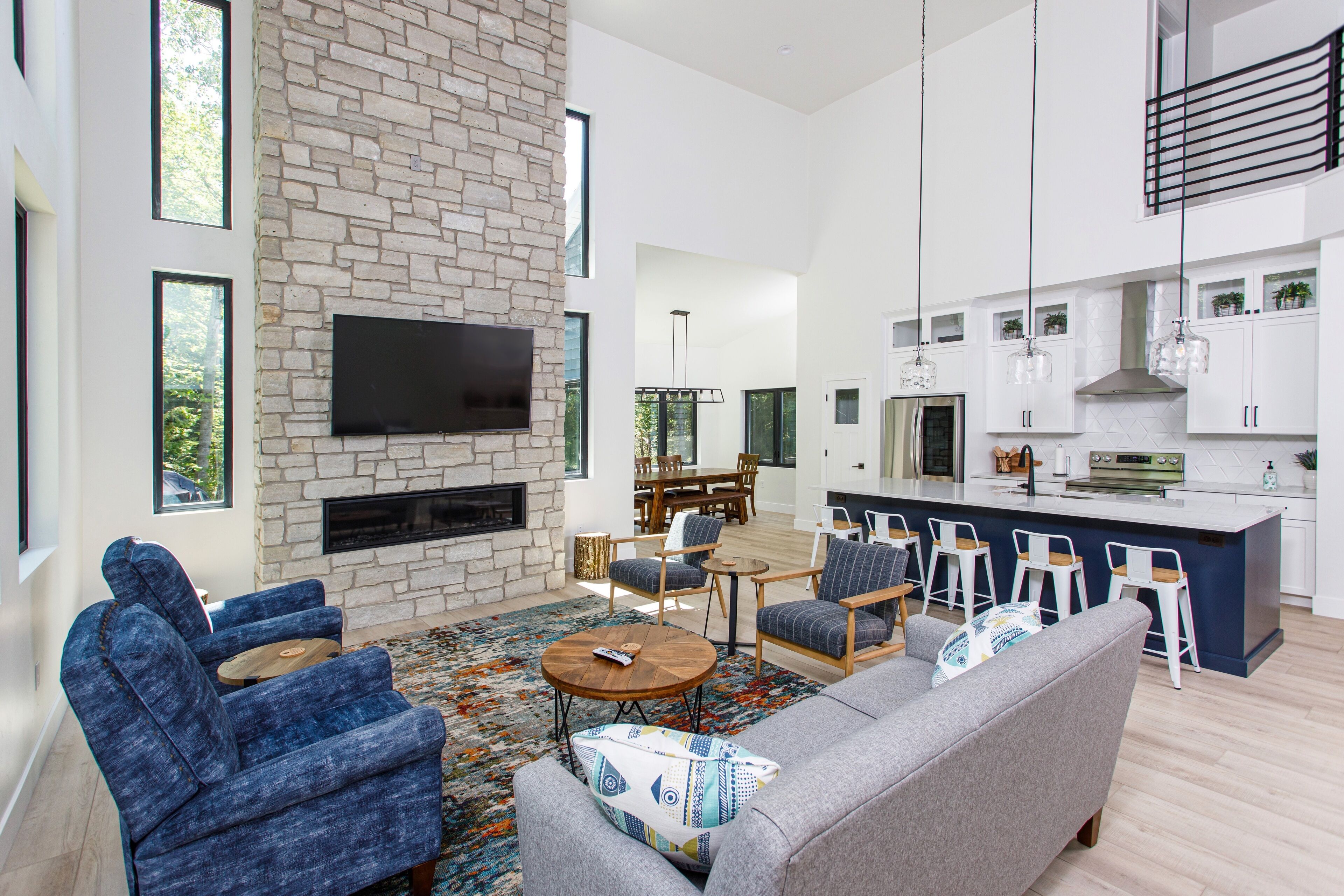 Expansive, Modern Loft House - Sleeps 12