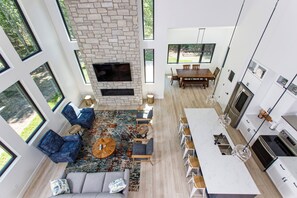 Smart TV, fireplace, DVD player, books