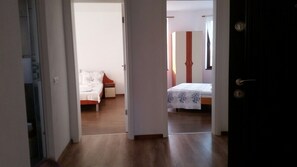 2 室のベッドルーム、アイロン / アイロン台、WiFi、ベッドシーツ