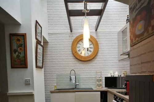 Tranquil Retreat - 3 Bedroom House with hot tub