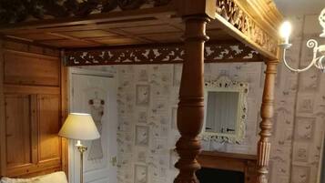 3 habitaciones, tabla de planchar con plancha, wifi y ropa de cama