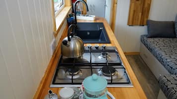 Fridge, oven, stovetop