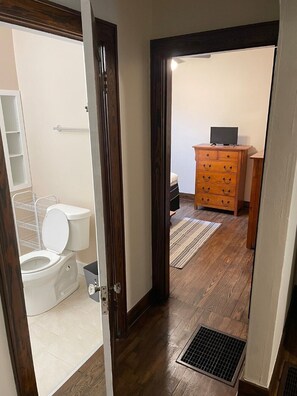 Combined shower/bathtub, towels, soap, shampoo