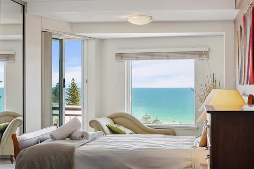 Apartment M307 - eclectic icon with spectacular views!