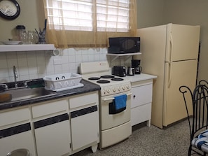 Fridge, microwave, oven, stovetop - A minute from the expressway to travel anywhere in Puerto Rico (San Juan)