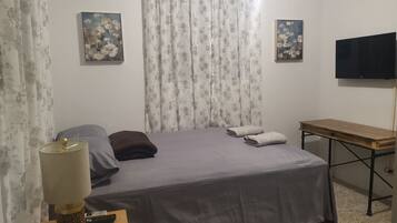 1 bedroom, desk, iron/ironing board, free WiFi