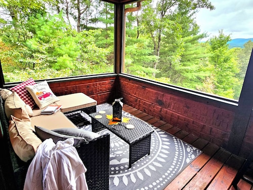 Mountain Views! Firepit! Hot Tub! Unwind, Unplug, Explore! Near the Toccoa River