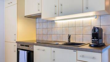 Réfrigérateur, micro-ondes, four, lave-vaisselle