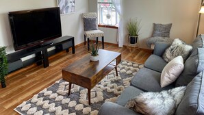 Unclassified image, 5 of 11, button - Sellwood Custom Private Space (Portland)