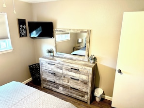 3 bedrooms, iron/ironing board, travel cot, free WiFi - Centrally located beautiful remodeled house with 3 bedrooms, 2 bathrooms. (Albuquerque)