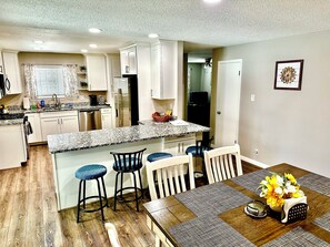 Dining - Centrally located beautiful remodeled house with 3 bedrooms, 2 bathrooms. (Albuquerque)