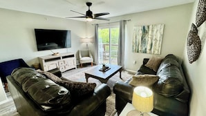 Smart TV - Mercy's Hideaway - Open Pool! Relaxing & Chic! Prime Location w/ Natural Views! (Branson)