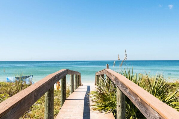 Am Strand, Liegestühle, Strandtücher