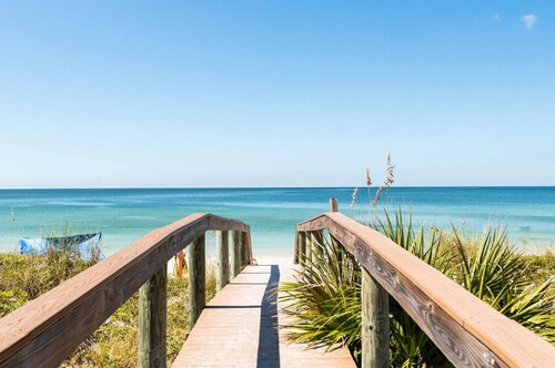 Tranquil setting one bedroom condo on Pass a grille beach