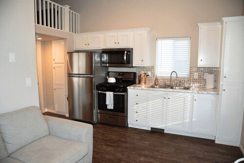 Balanced Rock Cabin #05