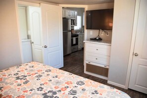 1 Schlafzimmer, Schreibtisch, Reisekinderbett, WLAN