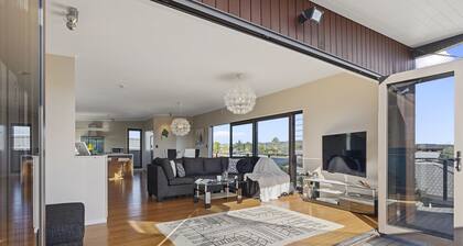 Maranui BeachSide Retreat - Mt Maunganui Home