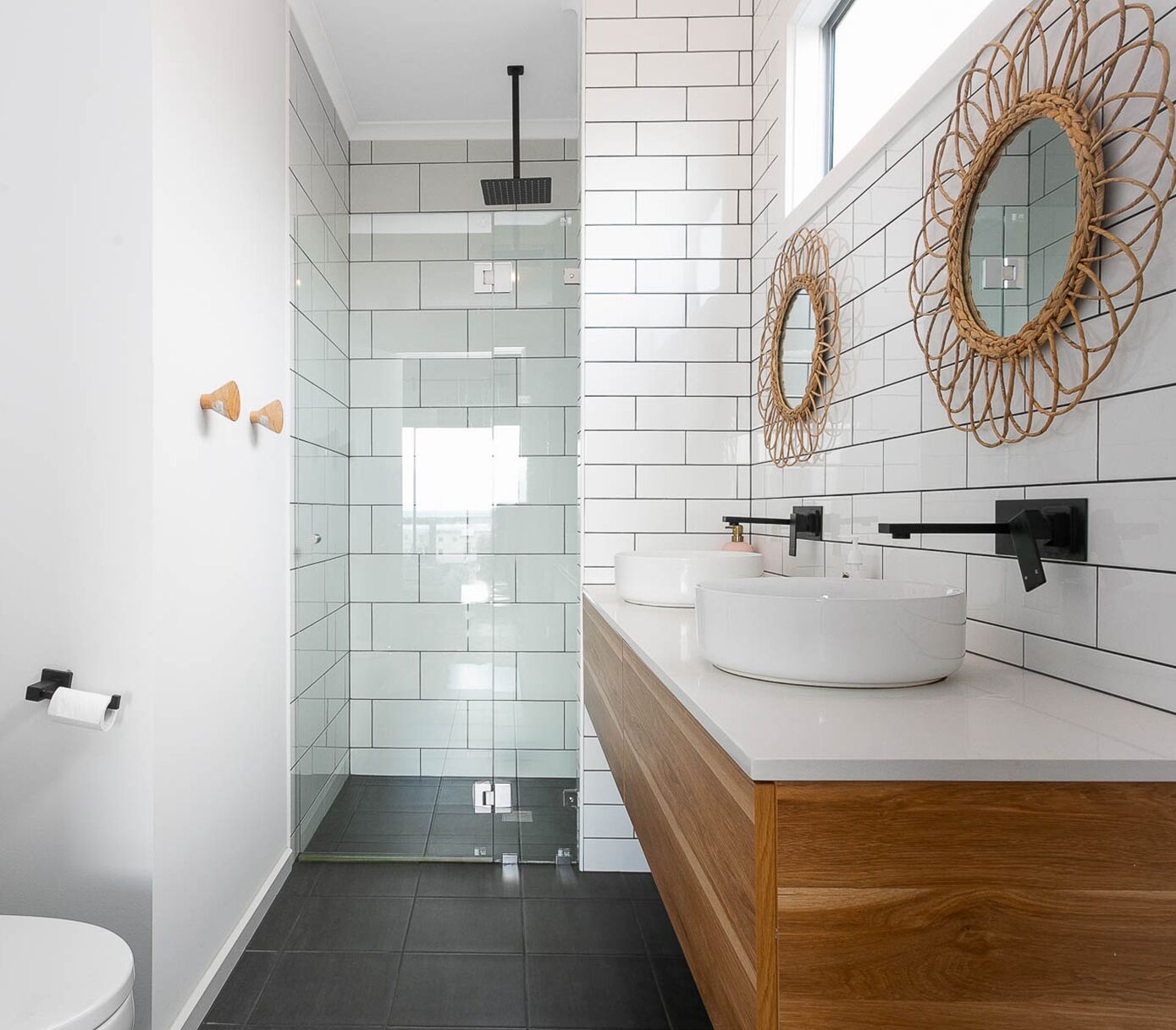 Ultimate in Middleton Coastal Style with Views – Sleeps 10 — image 17