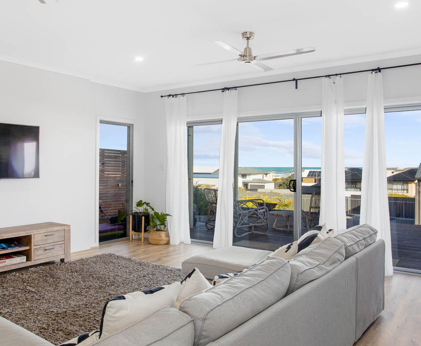 Ultimate in Middleton Coastal Style with Views – Sleeps 10 — image 9