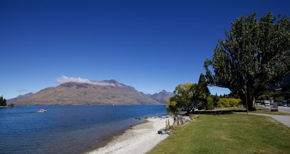 Queenstown House Lakeside Apartments