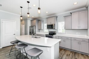 Fridge, microwave, oven, stovetop - Snow Birds Welcome! | Screened Balcony | 18-Hole Golf | Private Beach Club | Pools (Pensacola)