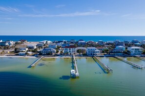 Sun-loungers, snorkelling - Rare Luxe Waterfront Find! Stay 4/25-4/28 or 6/14-6/21 |Huge Infinity Pool & Hot Tub |Golf Carts (Pensacola Beach)