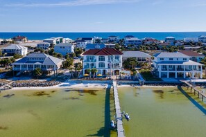 Exterior - Rare Luxe Waterfront Find! Stay 4/25-4/28 or 6/14-6/21 |Huge Infinity Pool & Hot Tub |Golf Carts (Pensacola Beach)