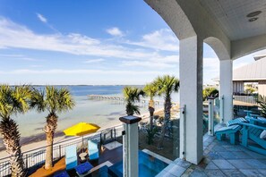 Property grounds - Rare Luxe Waterfront Find! Stay 4/25-4/28 or 6/14-6/21 |Huge Infinity Pool & Hot Tub |Golf Carts (Pensacola Beach)