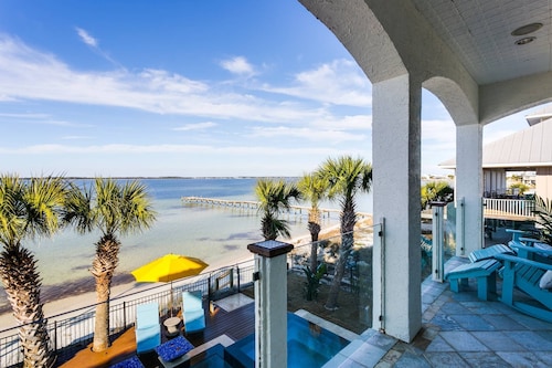 Rare Luxe Waterfront Find! Stay 4/25-4/28 or 6/14-6/21 |Huge Infinity Pool & Hot Tub |Golf Carts