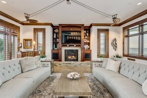 Smart TV, fireplace, stereo