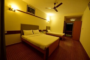 Deluxe Triple Room | Desk, iron/ironing board, free WiFi, bed sheets