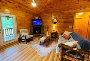 Smart-TV, Kamin, Bücher