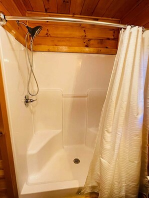 Bruser, hårtørrer, håndklæder, Sæbe