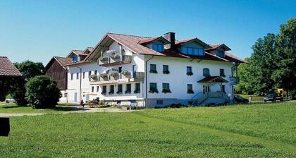 Ruhig Gelegene Fewo 02 - Rustikal und Modern Eingerichtet in Waldnähe