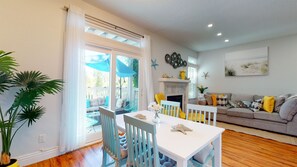 تلفزيون ذكي، مدفأة، شاشة كمبيوتر