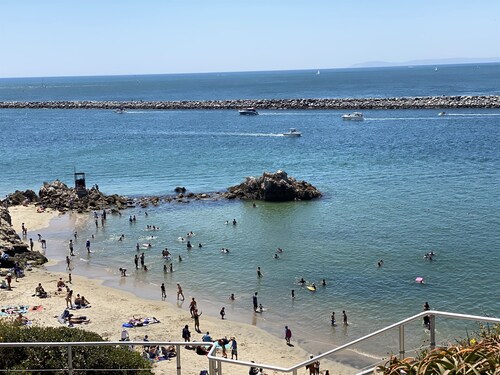 Modern Coastal Laguna Beach Condo Free Parking, Pool, Tennis, Beach, Resorts