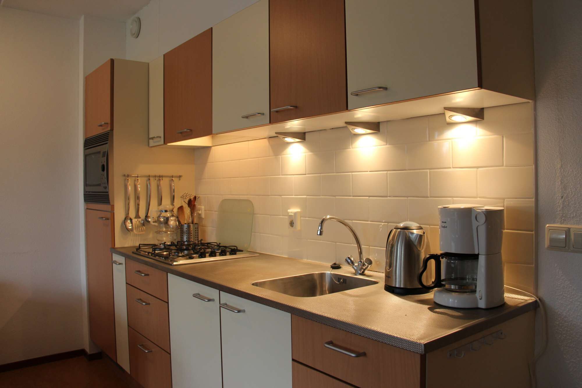 Fridge, microwave, oven, coffee/tea maker