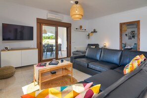 TV, DVD player - Wonderful and cheerful villa in Javea, Costa Blanca, Spain  with heated pool for 8 persons (Javea)