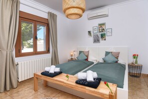 3 chambres, fer et planche à repasser, Wi-Fi, draps fournis