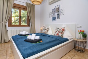 3 dormitoris, planxa i posts de planxar, wifi i roba de llit 