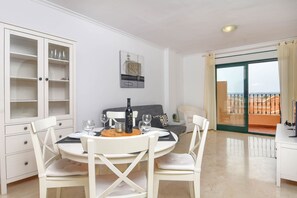 Dining - Beautiful and comfortable apartment in Javea, Costa Blanca, Spain  with communal pool for 2 persons (Javea)