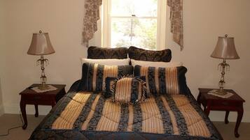 4 makuuhuonetta, silitysrauta/-lauta, internet