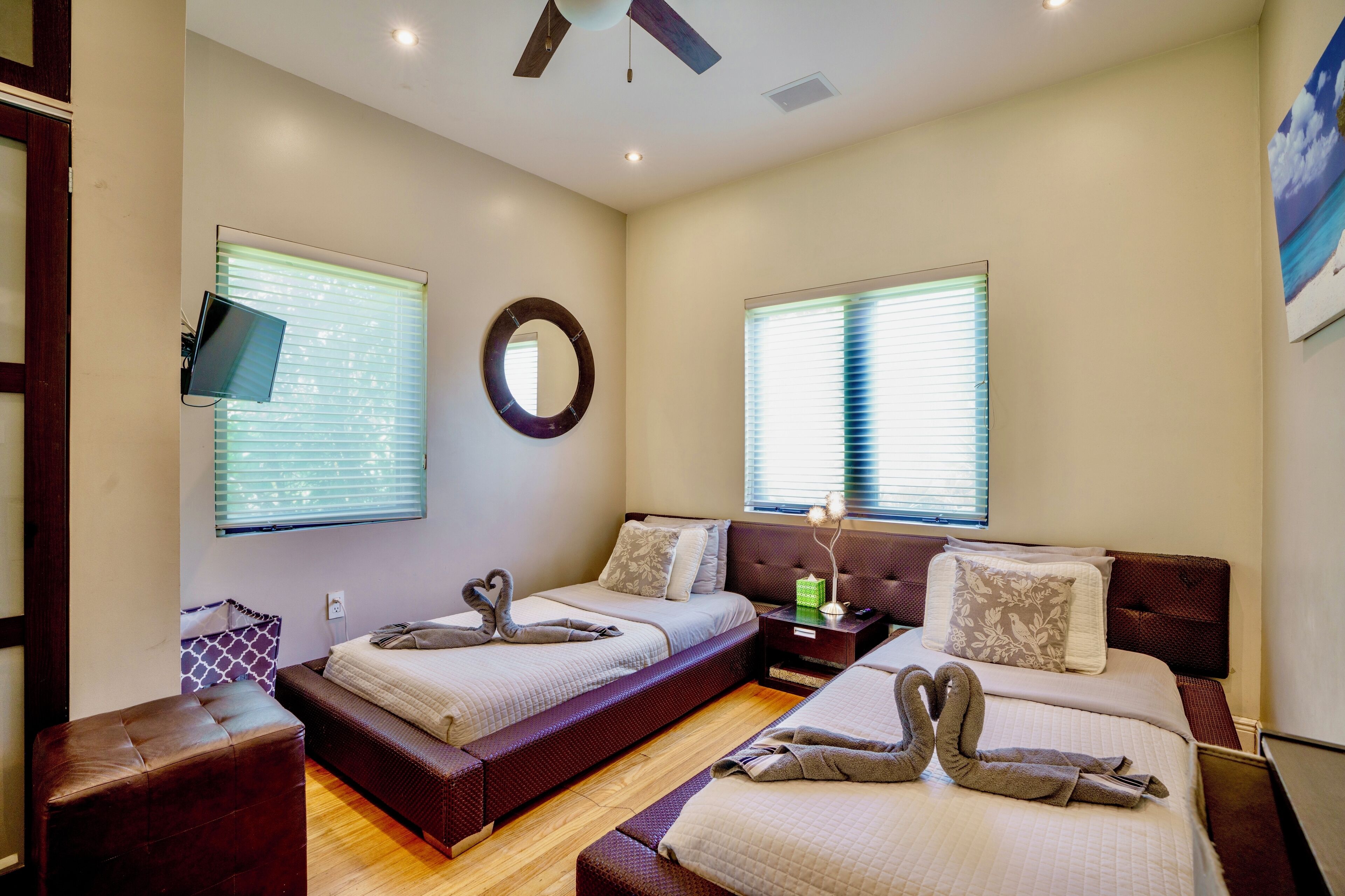 2 Schlafzimmer, Zimmersafe, Schreibtisch, Bügeleisen/Bügelbrett