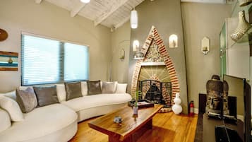 Smart TV, fireplace, offices