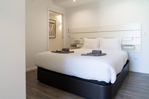 JOY PORTO - Lovely Duplex Apartment with garden in the heart of Porto