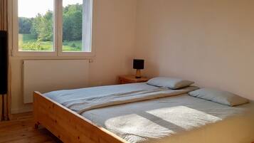 2 soverom, strykejern/-brett, reiseseng for barn og wi-fi (inkludert)