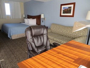 Traditional Triple Room | Iron/ironing board, free WiFi, wheelchair access - Coronet Motel (Palo Alto)