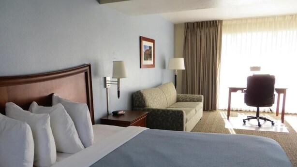 Traditional Triple Room | Iron/ironing board, WiFi (free) - Coronet Motel (Palo Alto)