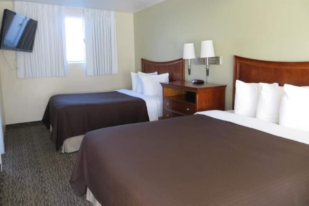 Traditional Quadruple Room | Iron/ironing board, WiFi (free)